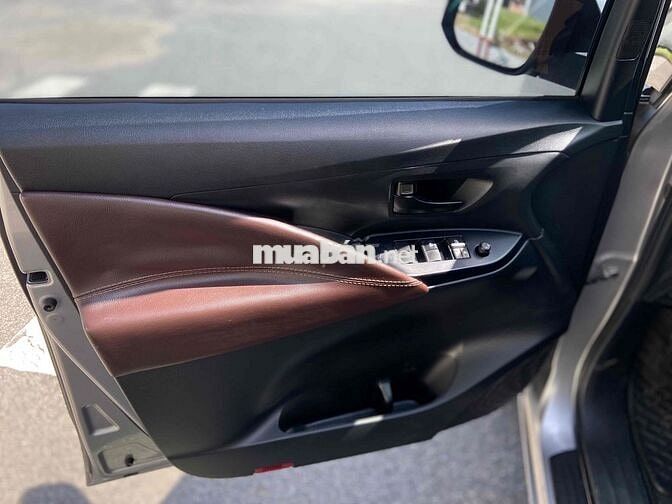 Toyota Innova 2019 2.0E 100.000km