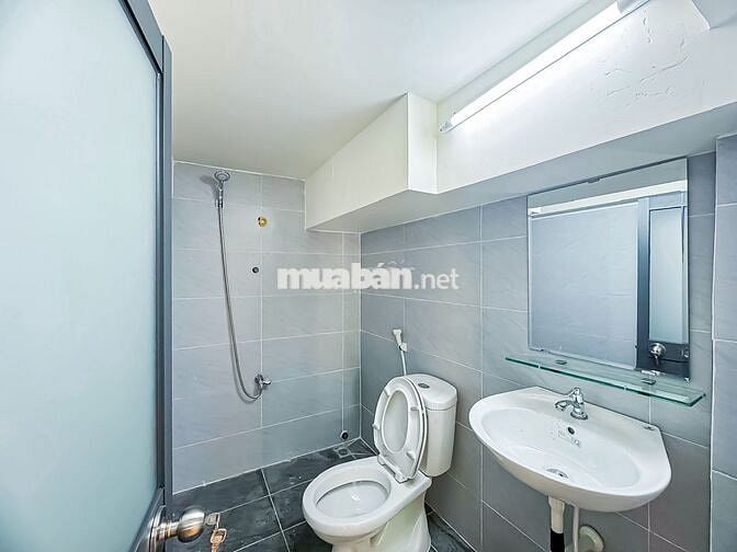 Mặt bằng 1 trệt 1 lửng, có chỗ ở lại, wc riêng. Đường ô tô, sân vỉa hè