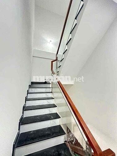 Nhà HXH Âu Dương Lân, 42m2, 3Lầu, Nhỉnh 6 Tỷ