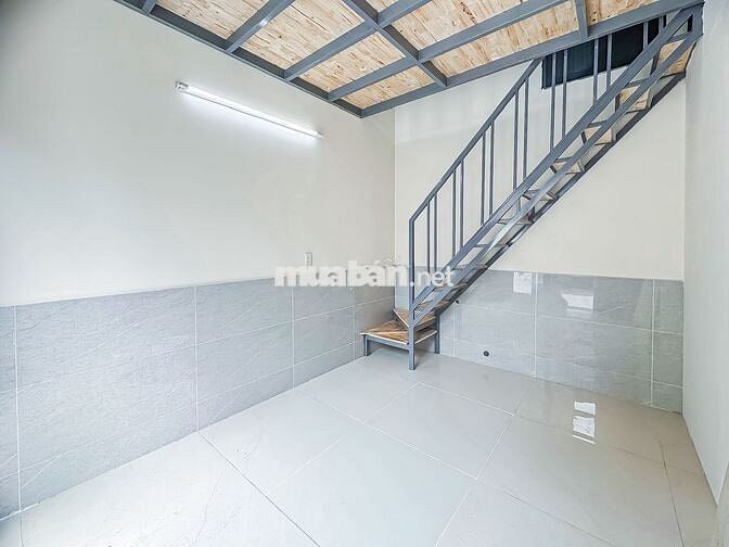 Mặt bằng 1 trệt 1 lửng, có chỗ ở lại, wc riêng. Đường ô tô, sân vỉa hè