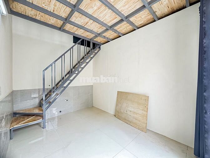 Mặt bằng 1 trệt 1 lửng, có chỗ ở lại, wc riêng. Đường ô tô, sân vỉa hè