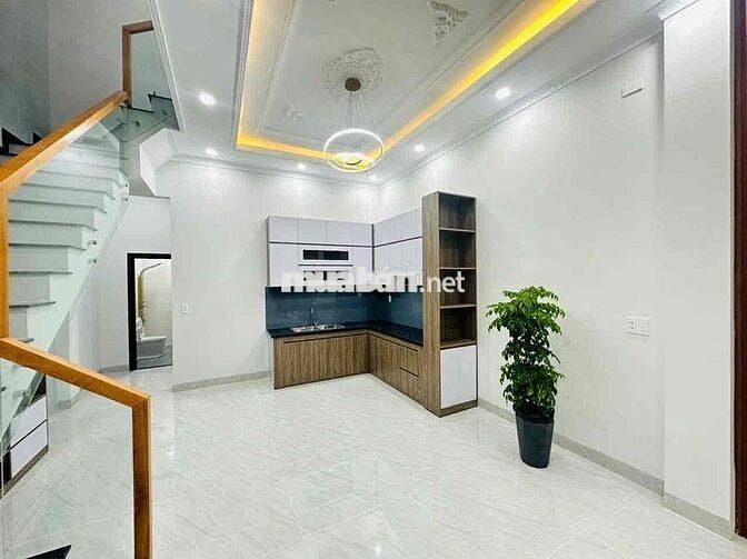 BÁN NHÀ 3 LẦU SHR HOÀN CÔNG ( Hẻm Xe Hơi )