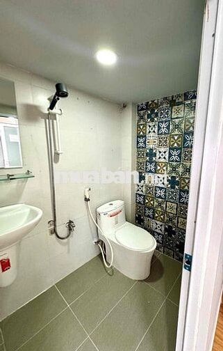 TRỐNG PHÒNG GÁC CÓ CỬA SỔ TRỜI THOÁNG GẦN CẦU ÔNG LÃNH