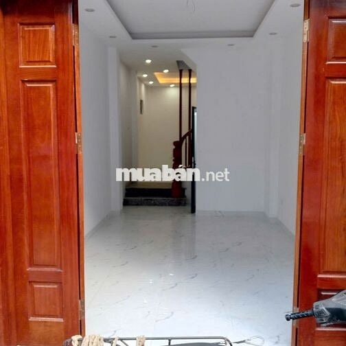 Cho thuê nhà 3 tầng 1 tum tại Phượng Đồng cách đại học TDTT 1km