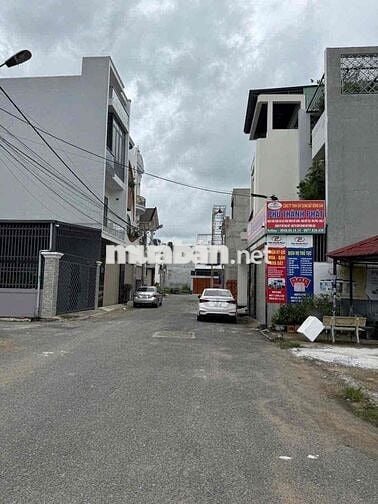 BÁN NHÀ 3 LẦU SHR HOÀN CÔNG ( Hẻm Xe Hơi )