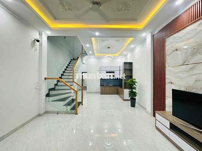 BÁN NHÀ 3 LẦU SHR HOÀN CÔNG ( Hẻm Xe Hơi )