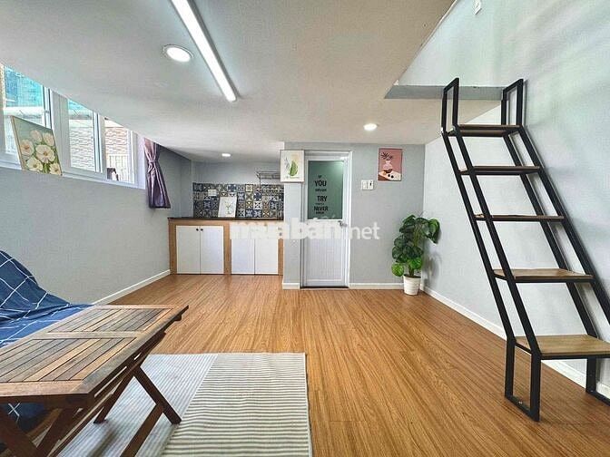 TRỐNG PHÒNG GÁC CÓ CỬA SỔ TRỜI THOÁNG GẦN CẦU ÔNG LÃNH