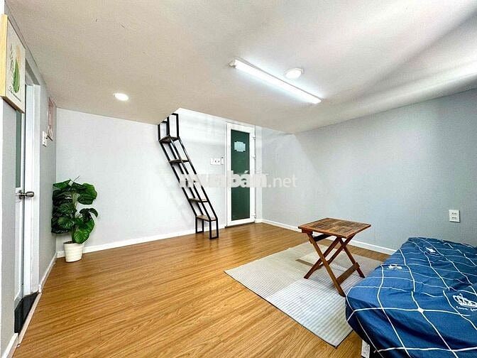 TRỐNG PHÒNG GÁC CÓ CỬA SỔ TRỜI THOÁNG GẦN CẦU ÔNG LÃNH