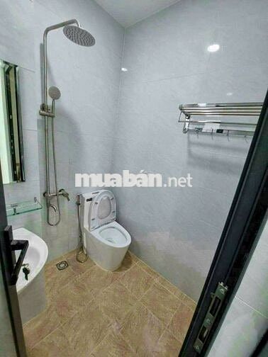 Cần cho thuê nhà nguyên căn Q4