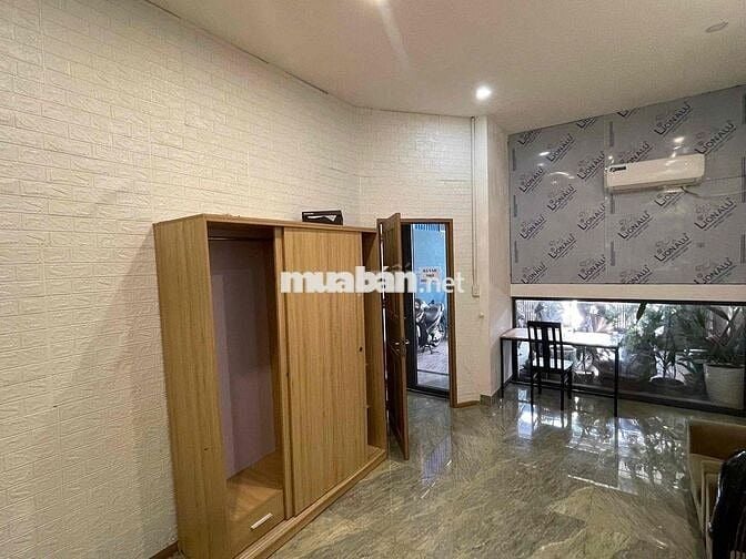 Phòng tầng 1 có bếp riêng, phòng ngủ riêng.