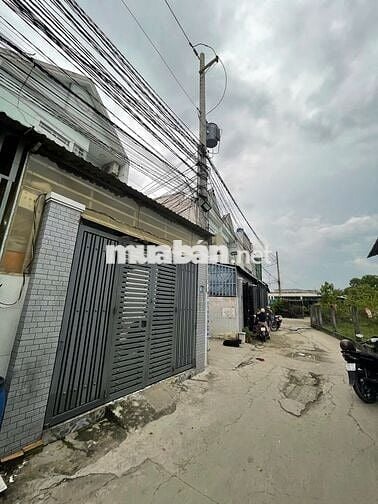 Chính chủ bán gấp nhà DT 5m-16m giá 350tr gần chợ Xuân Thới Thượng