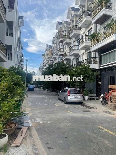 Cần bán gấp nhà P.TTH Q12 .DT 4,15 x12..1 trệt 3 lầu 6PN 5WS nờ hậu