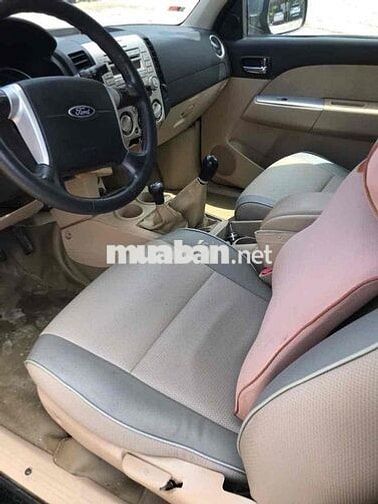 Ford Everest 2010 2.5L 4x4 MT - 190000 km