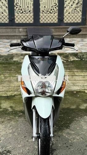 Xe tay ga Honda Click màu trắng đã qua sử dụng