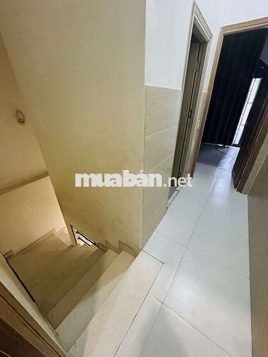 Nhà Trung Tâm Bình Tân , Kế Q6 , Đường 5m xe hơi tung tăng . BT