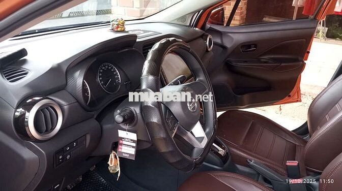Nissan Almera Turbo 2023 màu cam số tự động