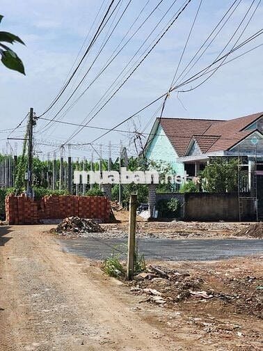 Cần bán đất sổ riêng ngay chợ bến cá .cầu tân triều