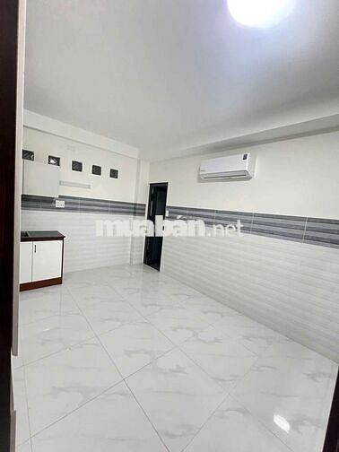 CHO THUÊ CHDV GIÁ RẺ CÓ NỘI THẤT ĐI BỘ SANG DH NGUYỄN TẤT THÀNH