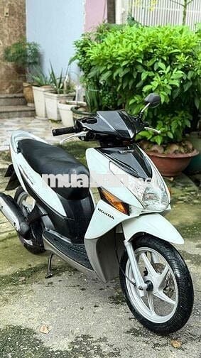 Xe tay ga Honda Click màu trắng đã qua sử dụng