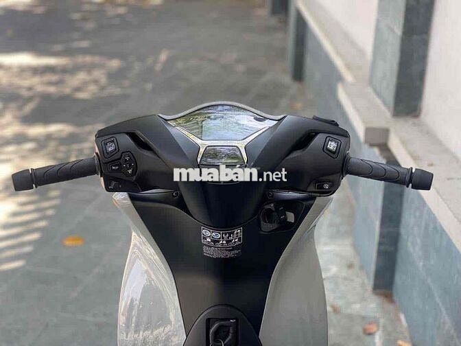 Mình nua ô tô nên có dư em SH 160i