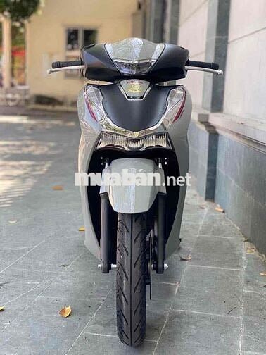 Mình nua ô tô nên có dư em SH 160i