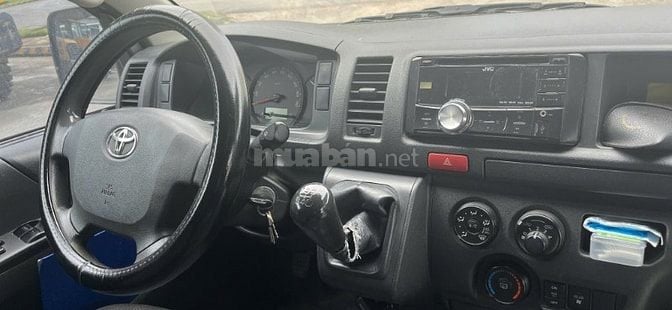 Cần bán xe Toyota Hiace 2016 16 chỗ, máy xăng