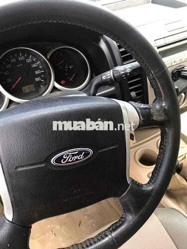 Ford Everest 2010 2.5L 4x4 MT - 190000 km
