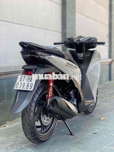 Mình nua ô tô nên có dư em SH 160i