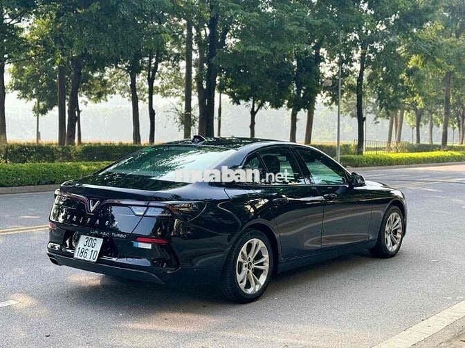 VinFast Lux A2.0 2019 2.0 AT - 30000 km