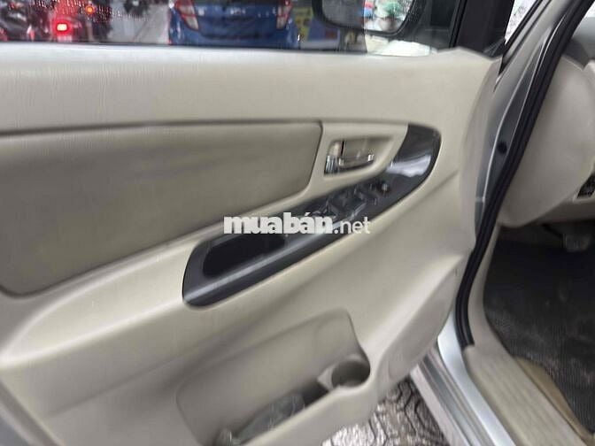 Toyota Innova 2014 2.0G - 96000 km