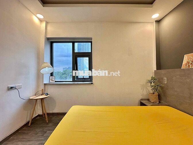 Căn hộ 1PN cửa sổ trời, phòng khách rộng, thang máy vân tay,gần Q1,3