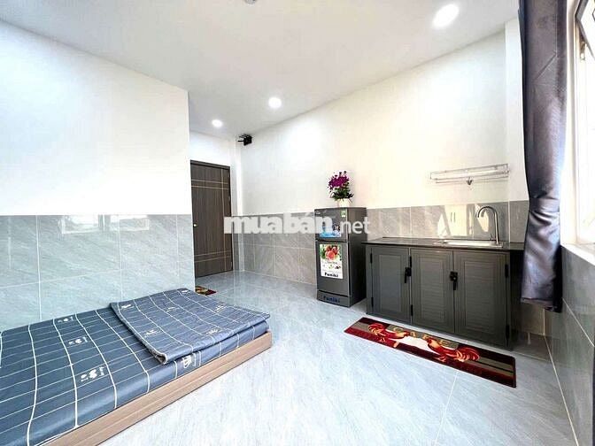 CHO THUÊ CHDV FULL NỘI THẤT CỬA SỔ TRỜI GẦN DH NGUYỄN TẤT THÀNH