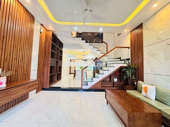Nhà 2 tầng oto tận sân. 100m2 giá 5ty250tl