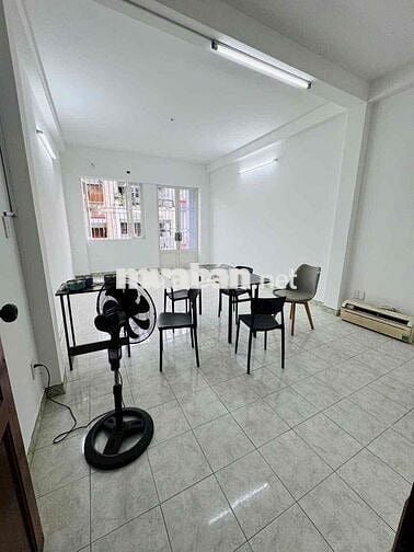 Cho thuê MTKD 4x16 Trệt 3 Lầu Sân Thượng , Quận Phú Nhuận