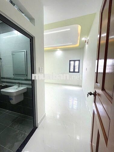 Bán nhà hẻm 2680 bao gồm 2 PN 1WC + hẻm xe hơi