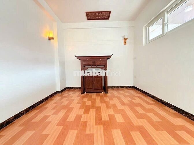 NHÀ CẠNH MẶT PHỐ - NGÕ THÔNG - THOÁNG SÁNG - 3 BƯỚC RA MẶT ĐƯỜNG
