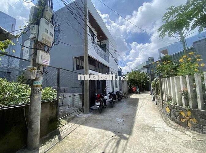 Nhà sẵn 2 phòng cho thuê nở hậu