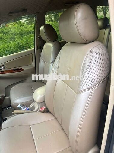 Innova G - 186228 km