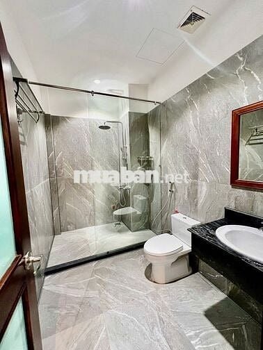 CĂN PENHOUSE 2PN 2WC CAO CẤP 80M2 KHU VỰC YÊN TĨNH FULL NỘI THẤT