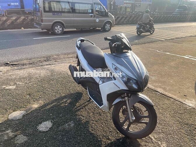 ablack 125 i màu trắng. gop o đồng