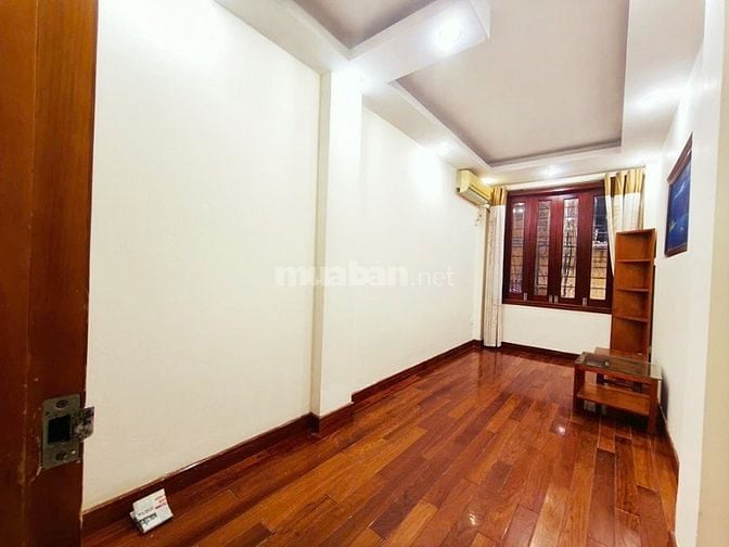 CỰC HIÊM-NHÀ LÒ ĐÚC 4PN NHỎ XINH 18M2, SÁT OTO, GẦN PHỐ CHỈ 4,55TỶ