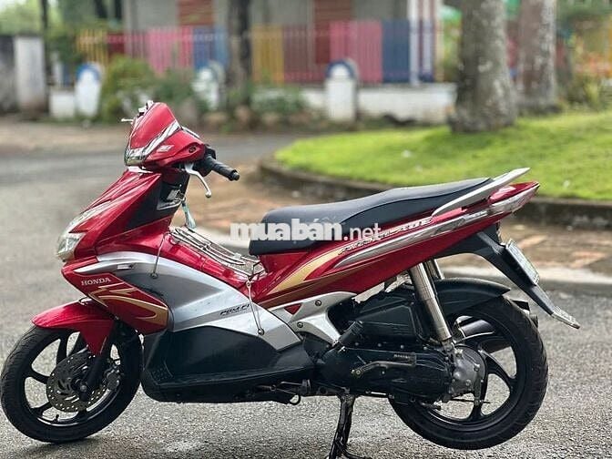 Xe máy Honda Air Blade Fi 110 màu đỏ