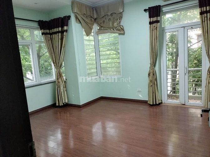 Cho thuê BT lô góc Xa La 110 x 4 tầng hàng ăn, cà phê, Spa, Trung tâm