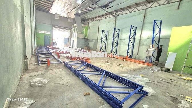 Kho Xưởng 10x24m (Có Văn Phòng) Hẻm Tải Container 40F. Mã Lò. Bình Tân