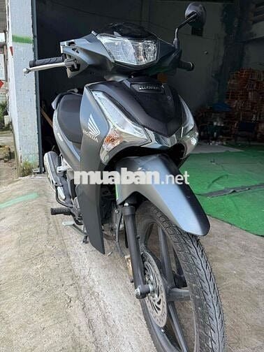 Fu 2025 mới dắt từ hãng về nhà chật bán bớt