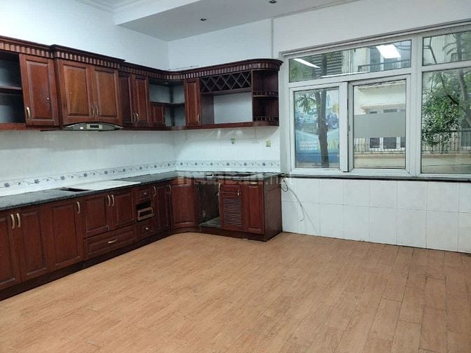 Cho thuê BT lô góc Xa La 110 x 4 tầng hàng ăn, cà phê, Spa, Trung tâm