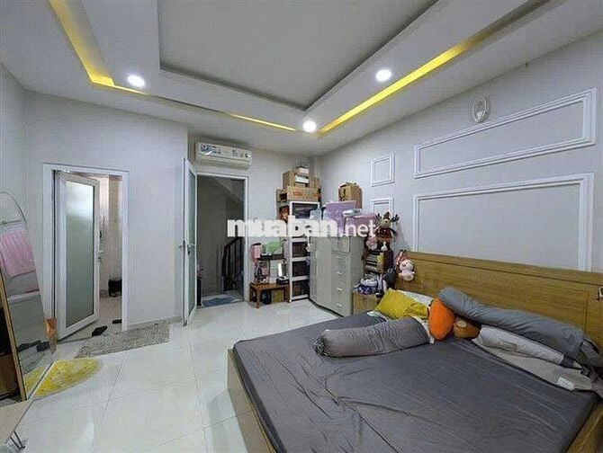 Ngang 4m x 8m, nhà 4 tầng, ngay Phan Xích Long, gần mặt tiền , hẻm 3m