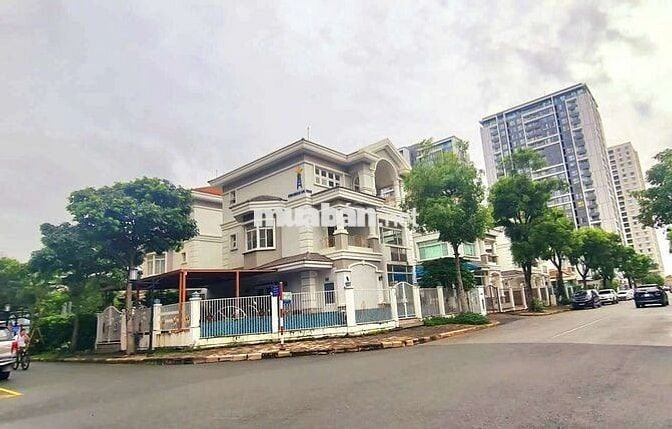 CHO THUÊ BIỆT THỰ GÓC ĐƯỜNG LỚN, QUA LẠI TẤP NẬP PHÚ MỸ HƯNG QUẬN 7