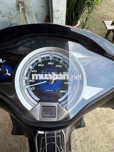 Fu 2025 mới dắt từ hãng về nhà chật bán bớt