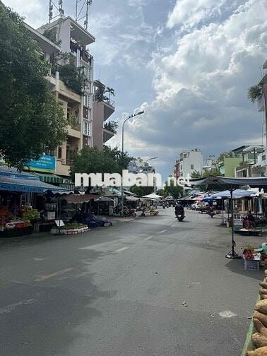 NHÀ C4 NGAY CHỢ CÂY QUÉO. 70M2 NGANG 5M NỞ HẬU. HXH TỚI CỬA. CHỈ 7X Ty